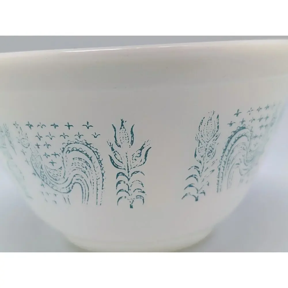VTG Pyrex Amish Butterprint #401 Turquoise Milk Glass Mixing Bowl 1 1/2 pt